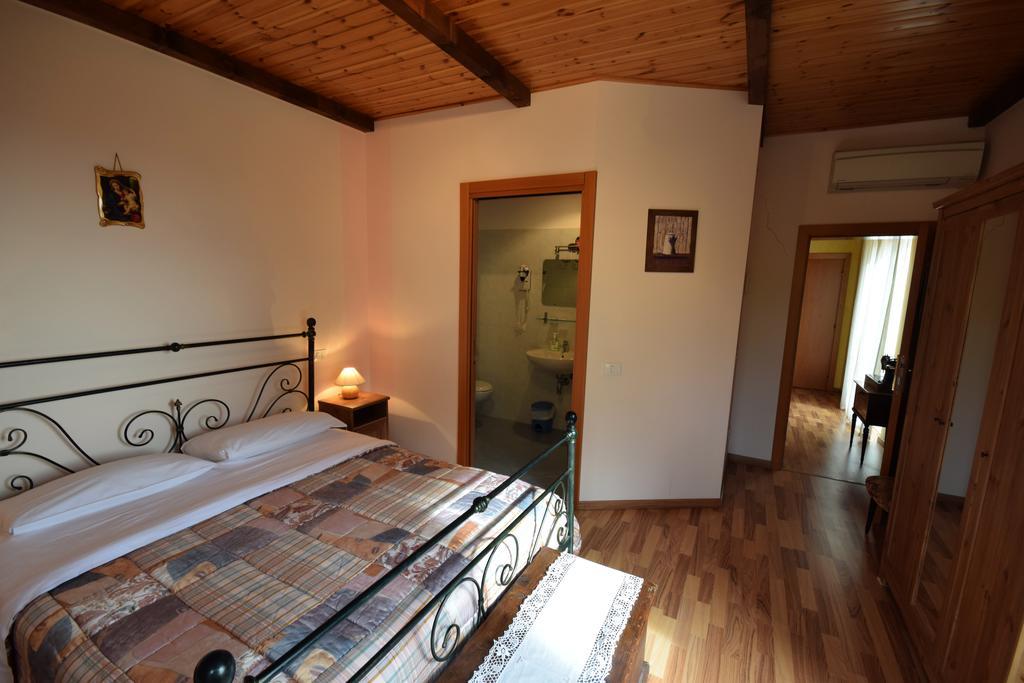 Agriturismo Al Rifugio Divino Belvedere Ostrense Eksteriør billede