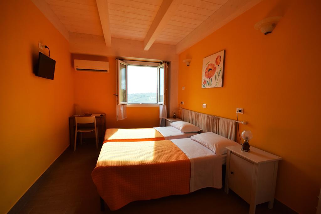 Agriturismo Al Rifugio Divino Belvedere Ostrense Eksteriør billede